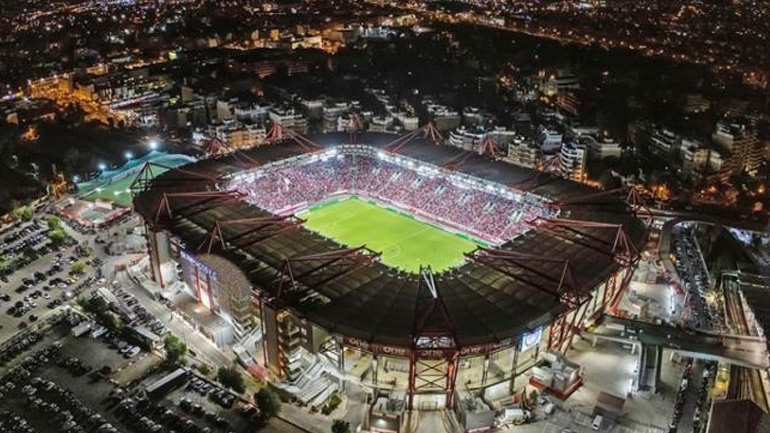 Επεισόδια ανάμεσα σε οπαδούς του Ολυμπιακού και της Άιντραχτ έξω από το «Γ. Καραϊσκάκης»