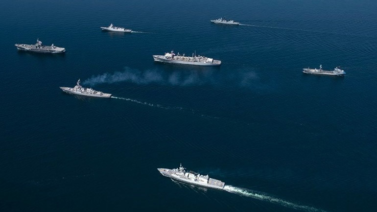 Το ρωσικό Πολεμικό Ναυτικό παρακολουθεί το αμερικανικό πολεμικό πλοίο Mount Whitney στη Μαύρη Θάλασσα