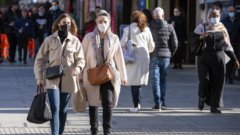 Βρετανία: Περισσότερα από 37.000 νέα περιστατικά Covid-19