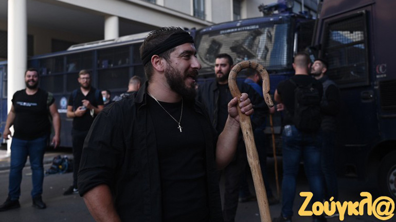 «Απόβαση» στην Αθήνα έκαναν αγρότες της Κρήτης – Κλειστή η Αχαρνών στο ύψος της πλατείας Βάθη