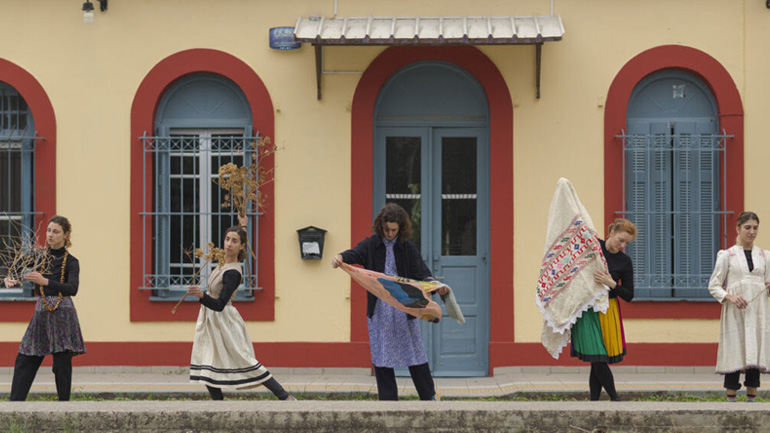 Χορεύοντας «Ένα Άλλο Μυστήριο» στην Ελευσίνα