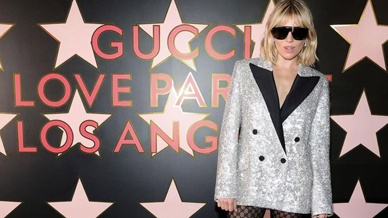 Η Sienna Miller υιοθέτησε το long bob hairstyle που λατρεύουν οι Γαλλίδες