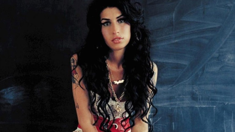 Σε δημοπρασία η γκαρνταρόμπα της Έιμι Γουάινχαουζ το Σαββατοκύριακο στο Μπέβερλι Χιλς