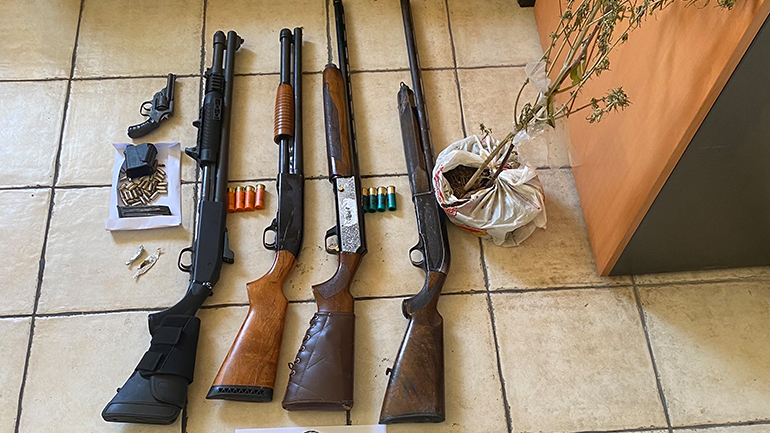 Συλλήψεις, κατασχέσεις όπλων και ναρκωτικών στον Ασπρόπυργο