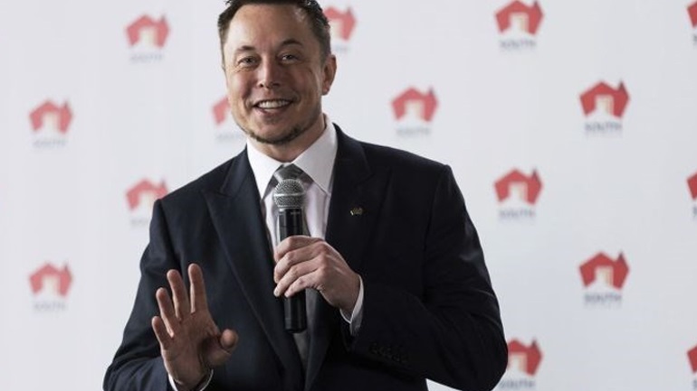 Ο Έλον Μασκ ρωτά τους ακόλουθούς του στο twitter να πουλήσει ή όχι το 10% των μετοχών του στην Tesla