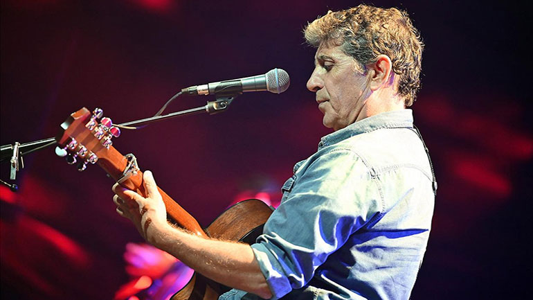 O Σωκράτης Μάλαμας επιστρέφει στην Ακτή Πειραιώς