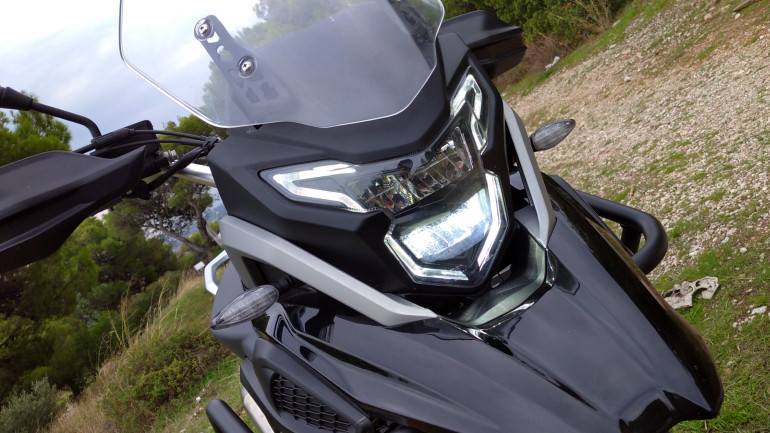 LED φωτιστικά σώματα με DRL φώτα ημέρας!