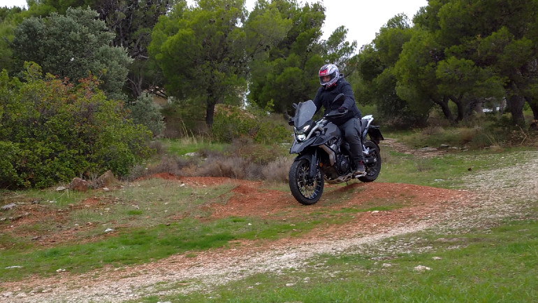 Ικανό και για χωμάτινα περάσματα, δε θα σταματήσει πουθενά!