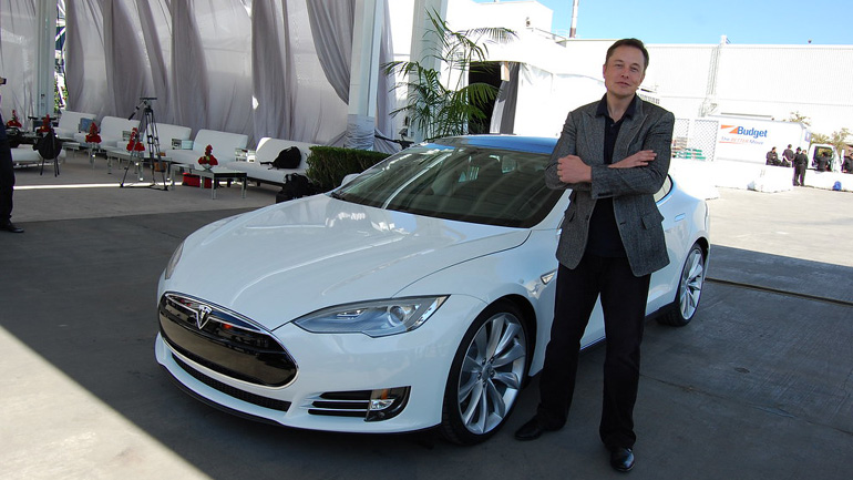 Το Twitter «αναγκάζει» τον Ίλον Μασκ να πουλήσει μετοχές της Tesla