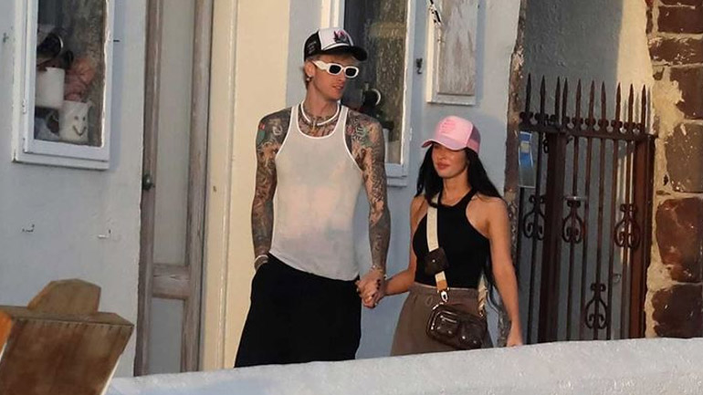 Η Megan Fox και ο Machine Gun Kelly στη Σαντορίνη