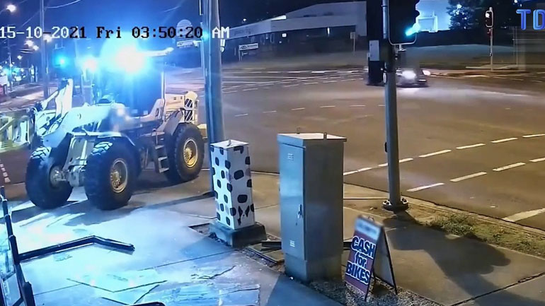 Δείτε με ποιόν περίεργο τρόπο έκλεψε την μοτοσυκλέτα των ονείρων του