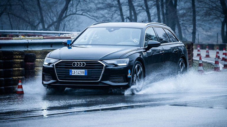 Η λύση στην υδρολίσθηση: Μπεκ νερού διώχνουν το νερό από τη ρόδα (+Video)