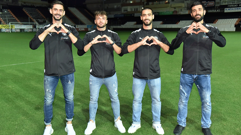 Οι ποδοσφαιριστές του ΟΦΗ βάζουν γκολ για τα παιδιά