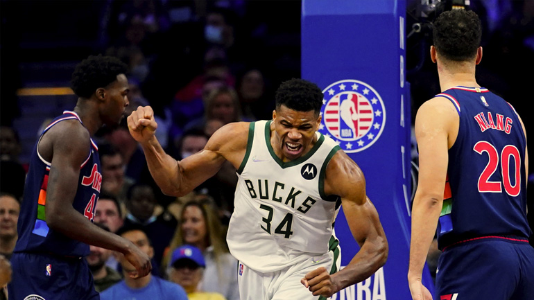 Σούπερ εμφάνιση του Αντετοκούνμπο στην εκτός έδρας νίκη των Μπακς επί των Σίξερς