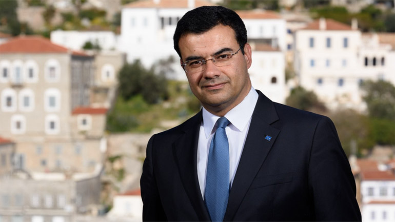 O δήμαρχος Ύδρας μηνύει την Ολλανδή δημοσιογράφο