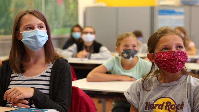 Σέρρες: Με αφαίρεση γονικής μέριμνας κινδυνεύουν οι γονείς που δεν στέλνουν τα παιδιά τους στο σχολείο λόγω… μασκών