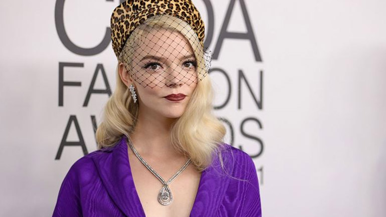 Tα vampy lips επέστρεψαν και η Anya Taylor-Joy μόλις υιοθέτησε το νέο hot trend στα χείλη