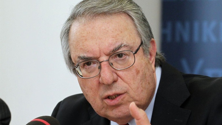 Όχι επίταξη, αλλά επιστράτευση γιατρών κατά Μπαμπινιώτη