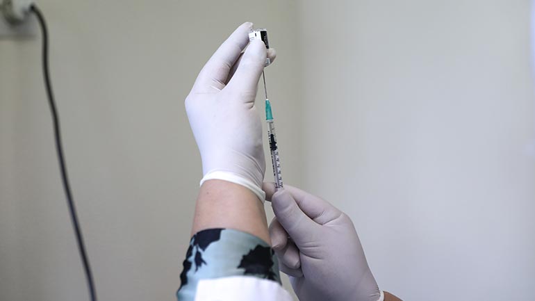 Δημιουργείται ενιαίο ψηφιακό μητρώο εμβολιασμού για Έλληνες του εξωτερικού