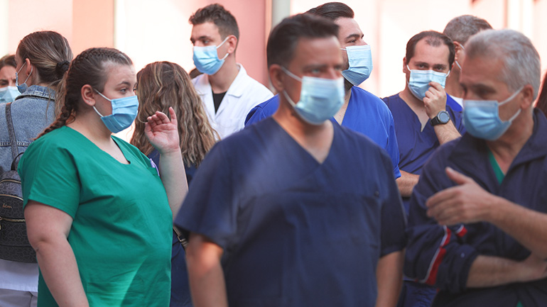 Τη Δευτέρα ξεκινά η επιστράτευση των ιδιωτών ιατρών