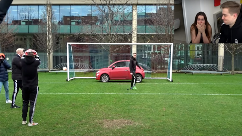 Έβαλε το αμάξι της κοπέλας του στο τέρμα και σούταρε μέχρι να το σπάσει! (Video)