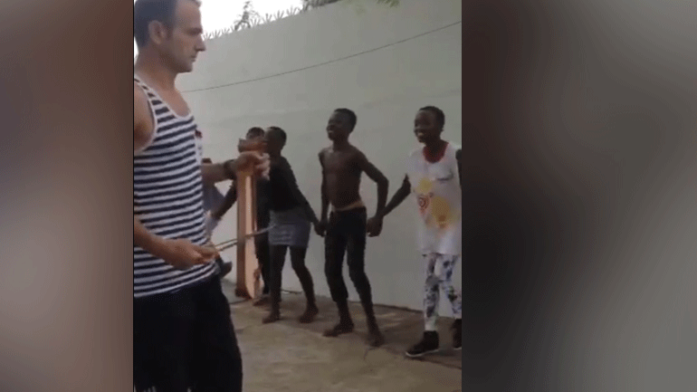 Κιλκίς: Έμαθε στους μετανάστες να χορεύουν ποντιακά!