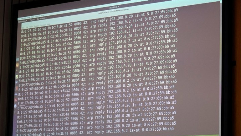 Bloomberg: Χάκερ παρενέβησαν στο εξωτερικό σύστημα email του FBI