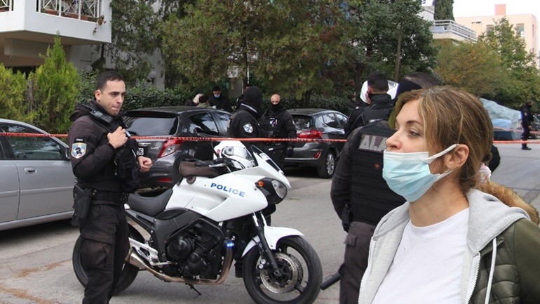 Χαλάνδρι: «Το όπλο ήταν του γιατρού και αυτοτραυματίστηκε» λέει συγγενής της 49χρονης
