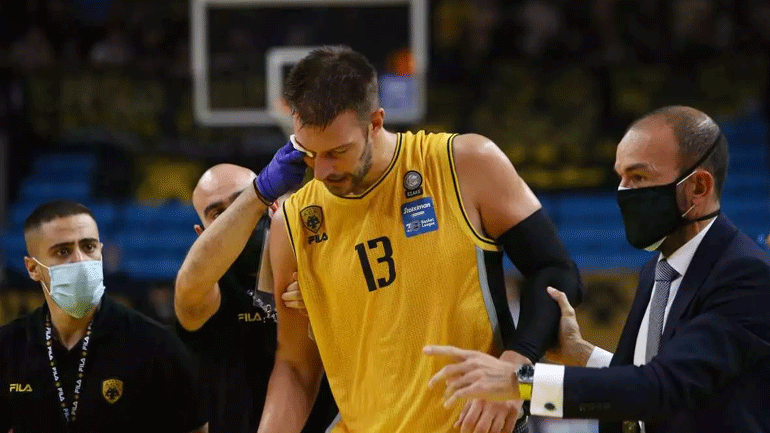 Μπάσκετ: Λιποθύμησε στην προπόνηση της ΑΕΚ ο Γέλοβατς