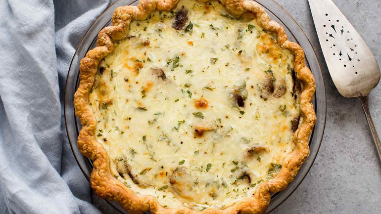 Εύκολη συνταγή για μανιταρόπιτα που λιώνει στο στόμα