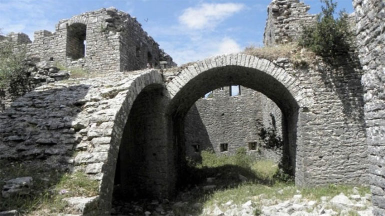 Ιωάννινα: Το απόρθητο Κάστρο Πέντε Πηγάδια, που έχει σχήμα σταυρού
