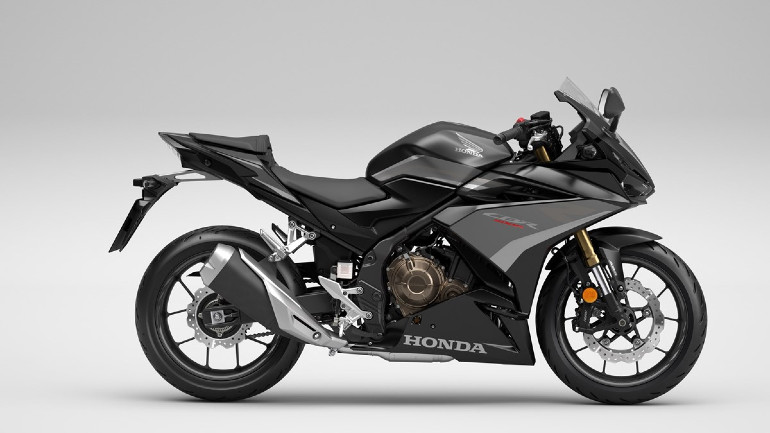 Νέος χρωματισμός για το CBR500R του 2022 είναι ο γκρι, μαύρος.