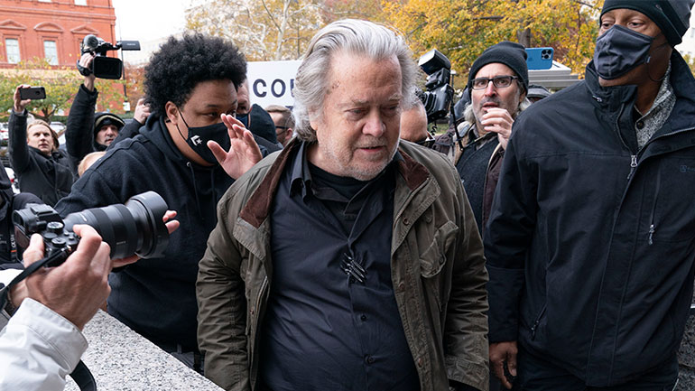 ΗΠΑ: Ο Στιβ Μπάνον παραδόθηκε στο FBI