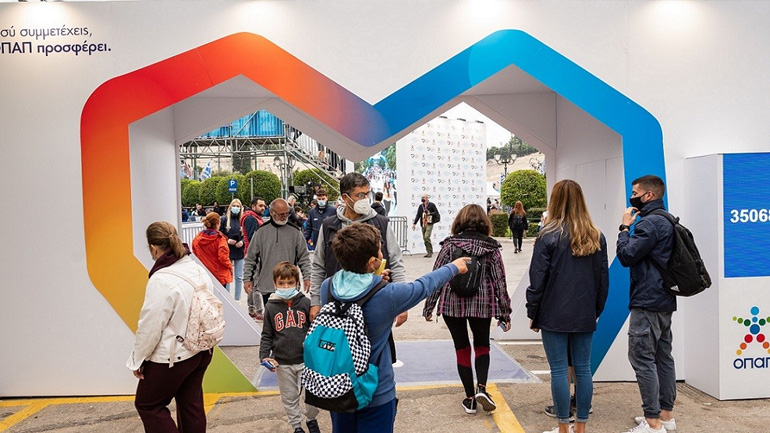 Η πύλη σε σχήμα καρδιάς της «Ομάδας Προσφοράς ΟΠΑΠ»