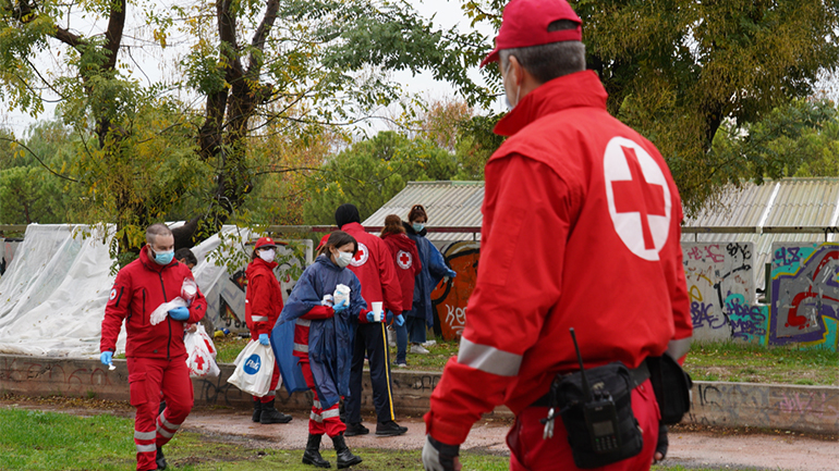 Ελληνικός Ερυθρός Σταυρός: Δράση ενεργητικής προσέγγισης αστέγων στο κέντρο της Αθήνας