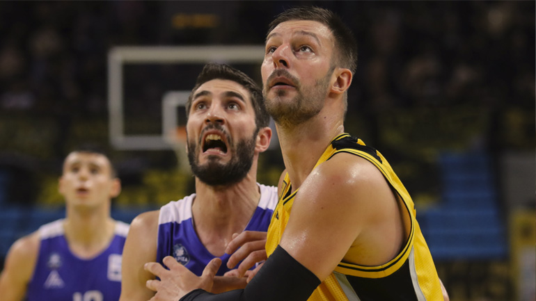 ΑΕΚ: «Σοβαρό εγκεφαλικό επεισόδιο ο Γέλοβατς, σταθερή αλλά κρίσιμη η κατάστασή του»