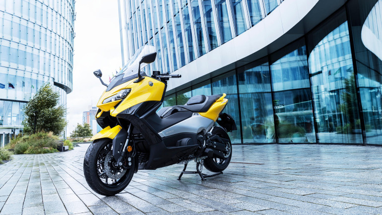 Η Yamaha επαναφέρει το θρυλικό κίτρινο χρώμα στο TMAX 560.
