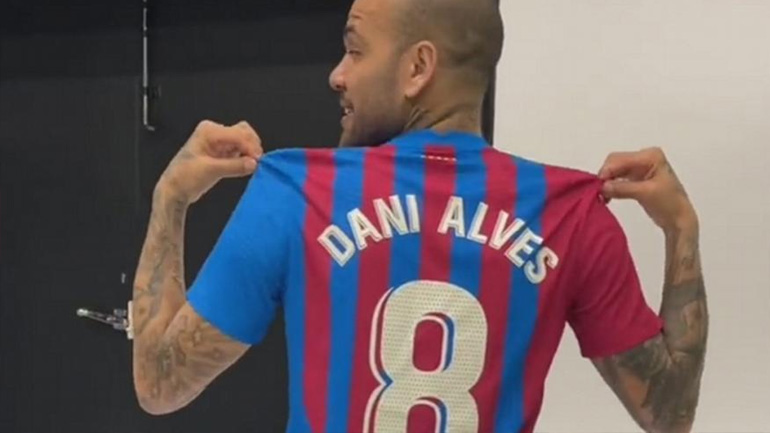 Μπαρτσελόνα: Ο Ντάνι Άλβες πήρε το «8» του Αντρές Ινιέστα