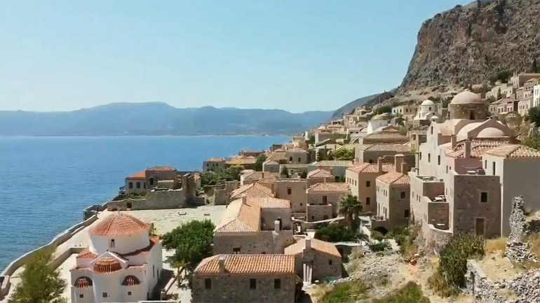 Η υπέροχη καστροπολιτεία της Μονεμβασιάς από ψηλά