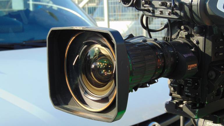 Έσπασαν την κάμερα τηλεοπτικού συνεργείου στο Πολυτεχνείο