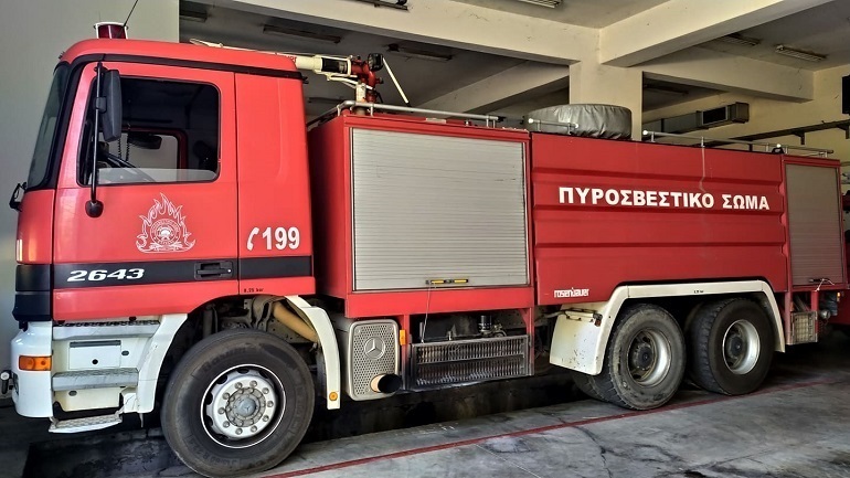 Υπό έλεγχο η πυρκαγιά σε ισόγειο κτηρίου στον Πειραιά