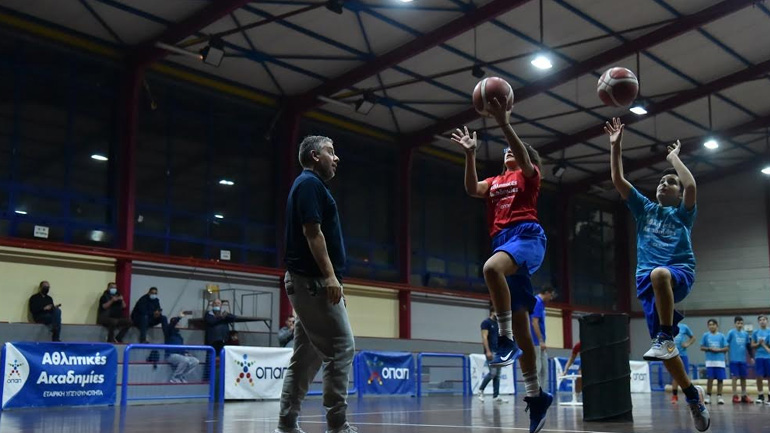  Τα παιδιά των Αθλητικών Ακαδημιών ΟΠΑΠ προπονούνται με τον νέο εξοπλισμό