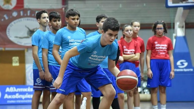 Οι Αθλητικές Ακαδημίες ΟΠΑΠ εφοδιάζουν 18.000 παιδιά με σύγχρονο εξοπλισμό για ασφαλείς προπονήσεις