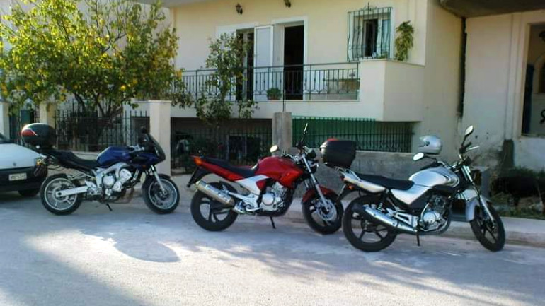 Πριν από το V-Strom είχε ένα Yamaha YBR 125.