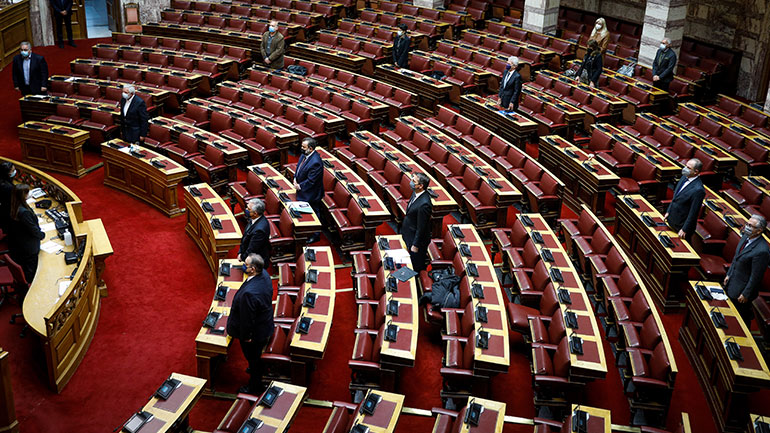 Βουλή: Τα κόμματα καταδικάζουν τα έκτροπα στο Πολυτεχνείο