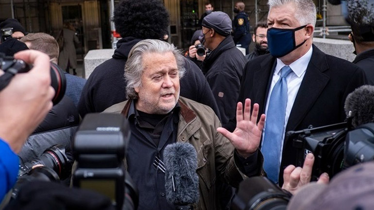 ΗΠΑ: «Αθώος» δήλωσε ο πρώην σύμβουλος του Τραμπ, Στιβ Μπάνον