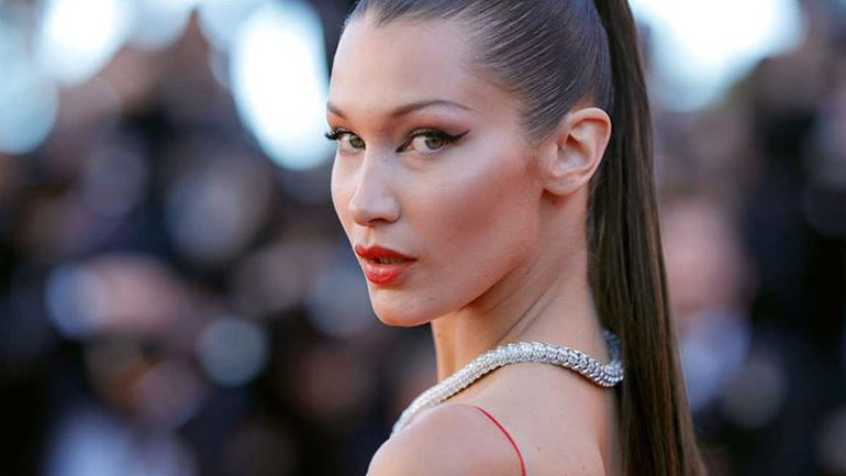 Τα λεπτά φρύδια των 00s επιστρέφουν στη μόδα