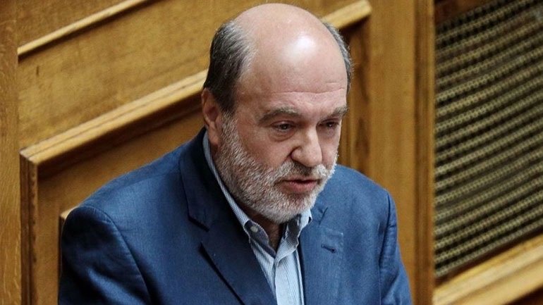 Ξαφνική αδιαθεσία για τον Τρύφωνα Αλεξιάδη στη Βουλή – Δείτε το βίντεο