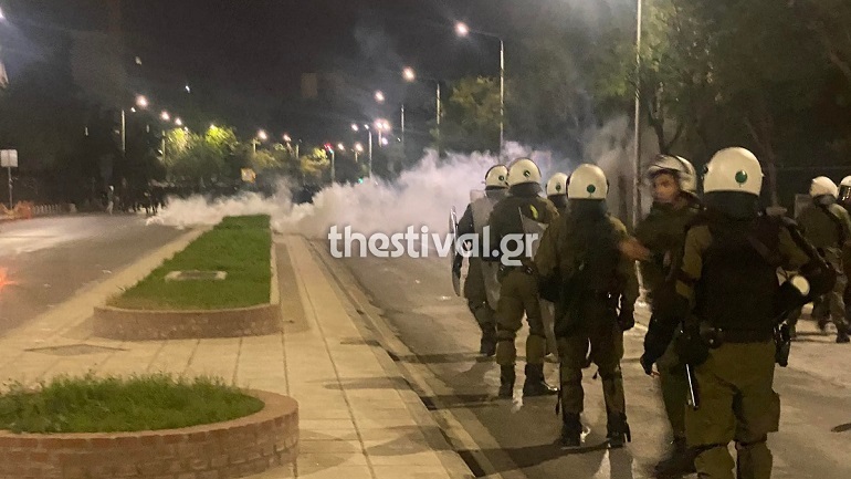 Θεσσαλονίκη: Έξι συλλήψεις για τα επεισόδια μετά τη λήξη της πορείας για το Πολυτεχνείο