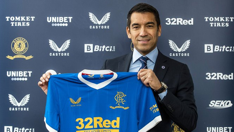 Ο Φαν Μπρόνκχορστ κι επίσημα στο «τιμόνι» των Ρέιντζερς